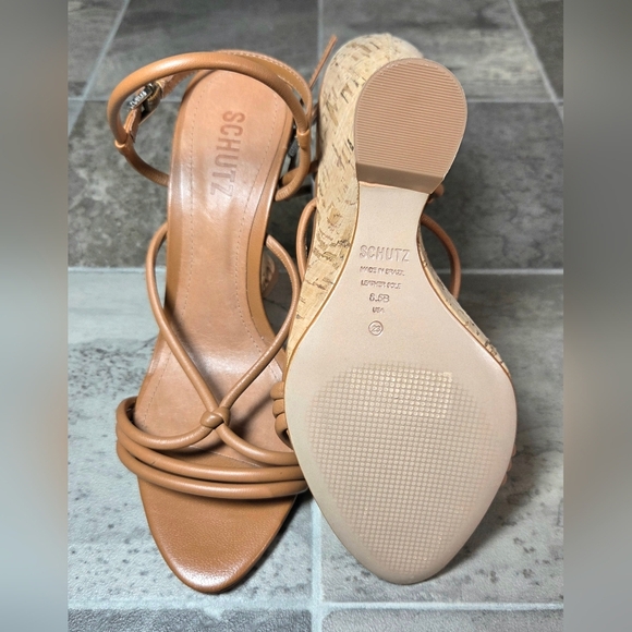 SCHUTZ DARYL NAPPA LEATHER CORK SCULPTURAL WEDGE SANDALS. - Picture 8 of 9